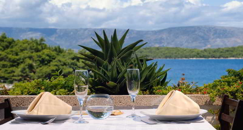 Fontana Bayside Park * Jelsa (Hvar)